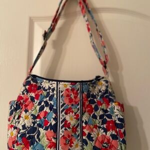 Vera Bradley bag - "on-the-go" style in SUMMER COTTAGE pattern.